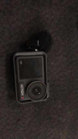 The camera and I’ll throw in the mic I have all the parts I’m asking for 380 for everything It comes with the chargers and everything Firm price Pick