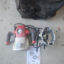 SKIL Router 2 1/4 HP w/ Bag & Manual Fixed Plunge Base
