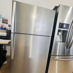 33” Refrigerator 