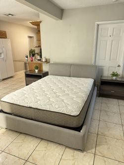 BEAUTIFUL QUEEN SIZE ITALIAN BEDFRAME + MATTRESS