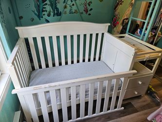 convertible crib w/ changing station  USED