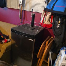 Kegerator / Mini refrigerator - Never used