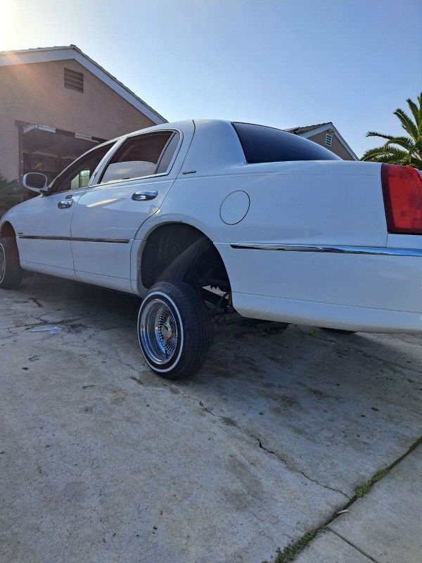 2000 Lincoln Town Car Lowrider