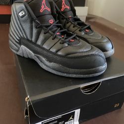Jordan 12 *black Crimson* 2.5y