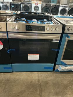Frigidaire FCFG3062AS Gas Range (Open Box / Scratch & Dent)