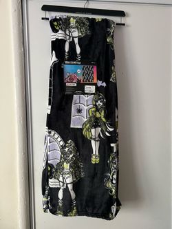 Monster high blanket