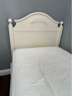 Twin bed with trundle