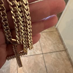 Cuban Chain In Gold Plated With Cristal Cross Pendant