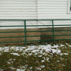 Tarter 14' Green cattle Gate, With Double Sided Lock & 1 Railroad Tie New