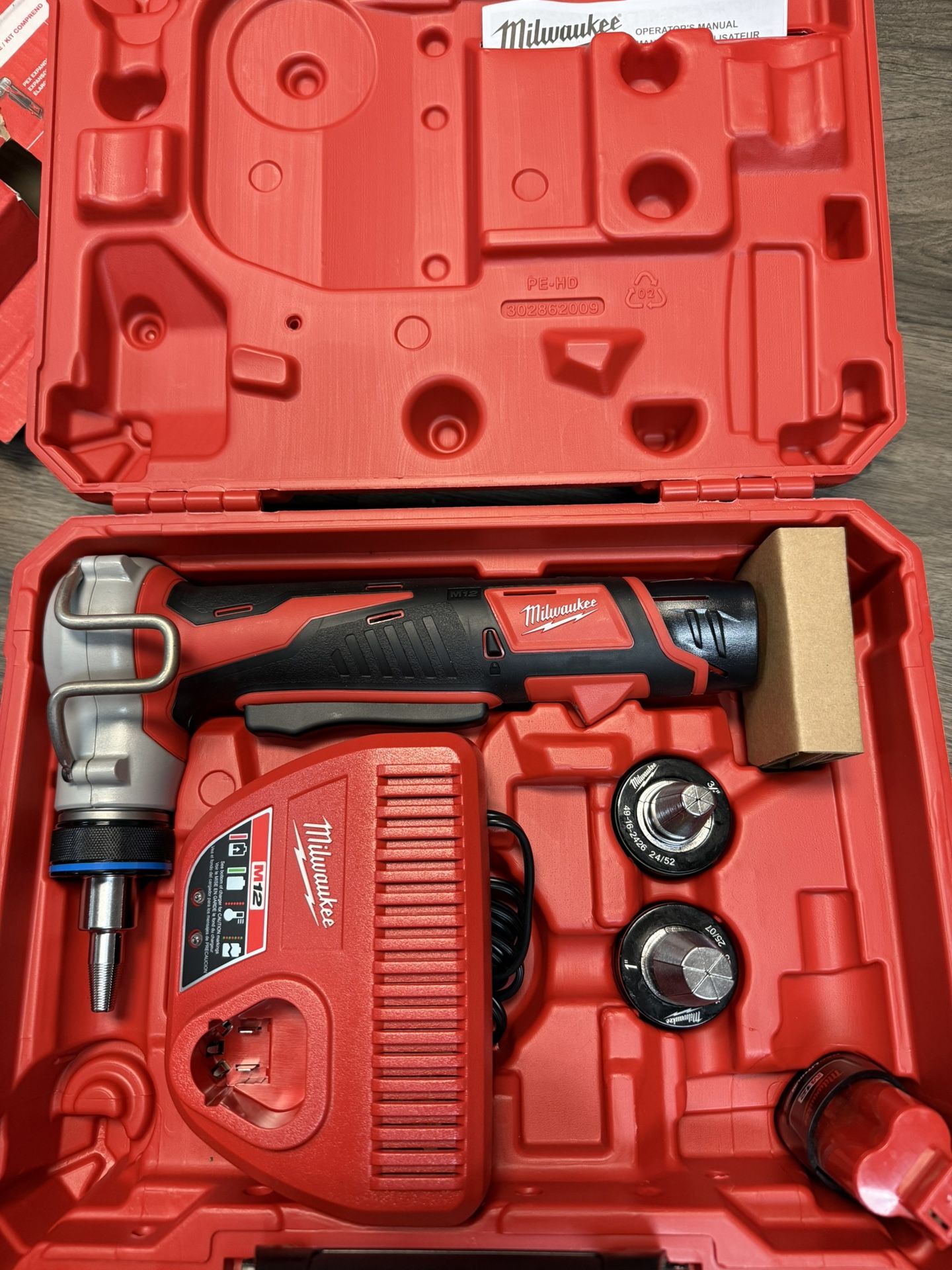 Milwaukee M12 12-Volt Lithium-Ion Cordless PEX Expansion Tool Kit with (2) 1.5 Ah Batteries, (3) Expansion Heads and Hard Case