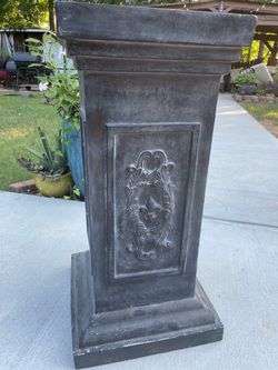 Huge pedestal 19”x36”