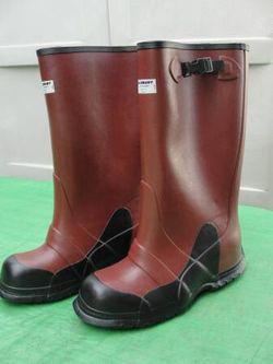 Salisbury by Honeywell 15 KV ac.. ASTM F1117 .. size 11 .. Dielectric .. Overboots .. Knee Boots Salisbury by Honeywell .. ASTM F1117 .. size 11 ..