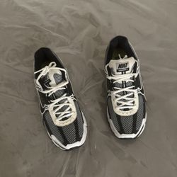 Nikes Size 10