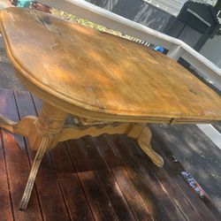 Free dining table