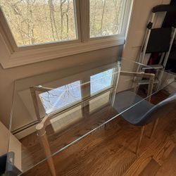 Dining Table + 4 Chairs 