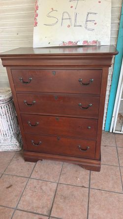Broyhill 4 drawer chest