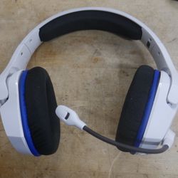 HYPER X GAMING SET MODEL C5002 WHITE USED .TESTED. IN A GOOD WORKING ORDER .