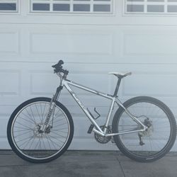 Trek Gary Fisher Genesis 27.5" Mountain Bike (Medium)