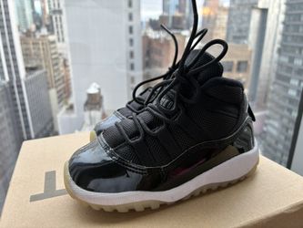 Kids Jordan 11 Retro Space Jams Black/White sz 8