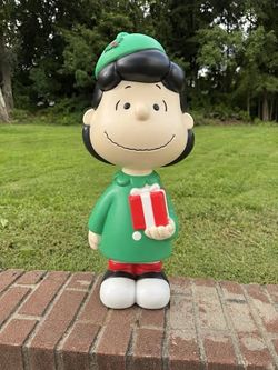 Christmas Blow Mold Decor Lucy with Present Peanuts 22 in NEW 2026 In Hand