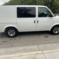 2002 GMC Safari Cargo