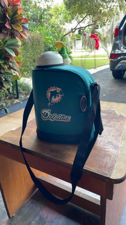 North Pole Dolphins 32 Oz Water Bottle Cooler 