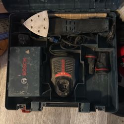 Bosch Oscillator With 3 Batteries And Charger
