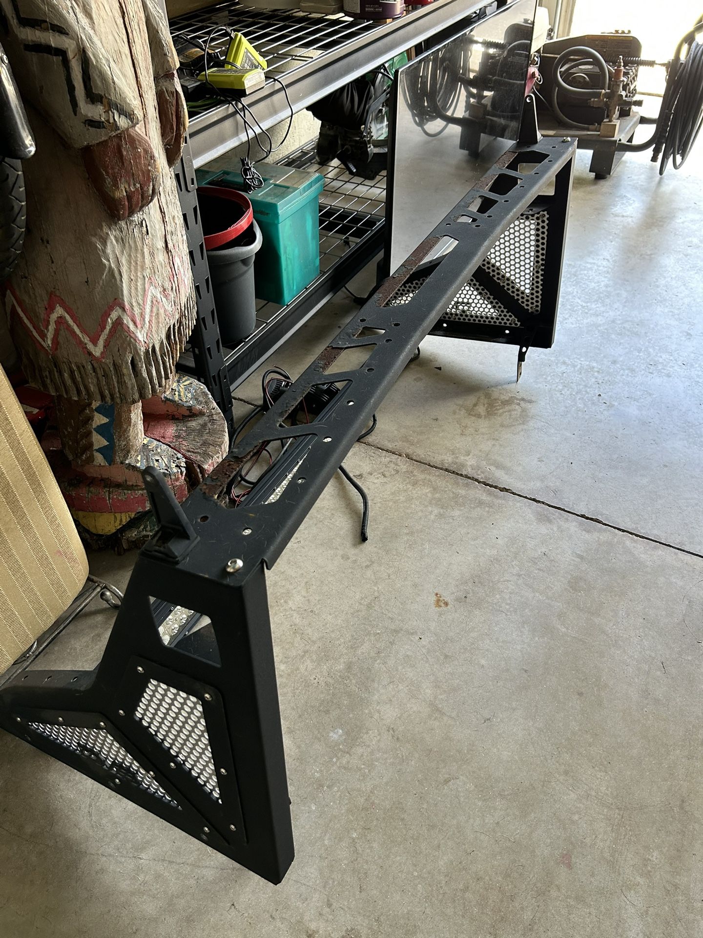 DV8 Gladiator Chase/light Bar And Rock Rails