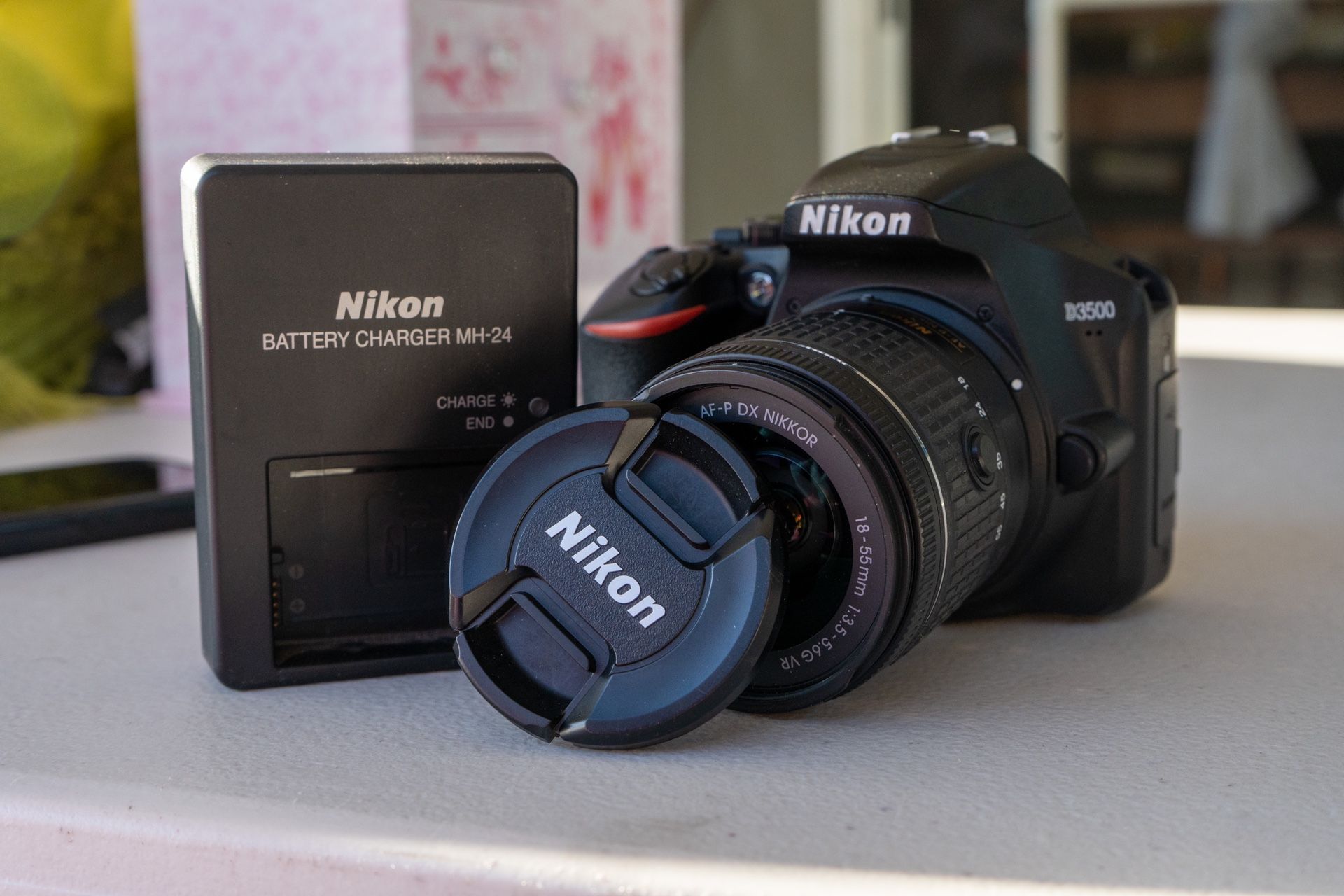 Nikon D3500 Electronics & Media