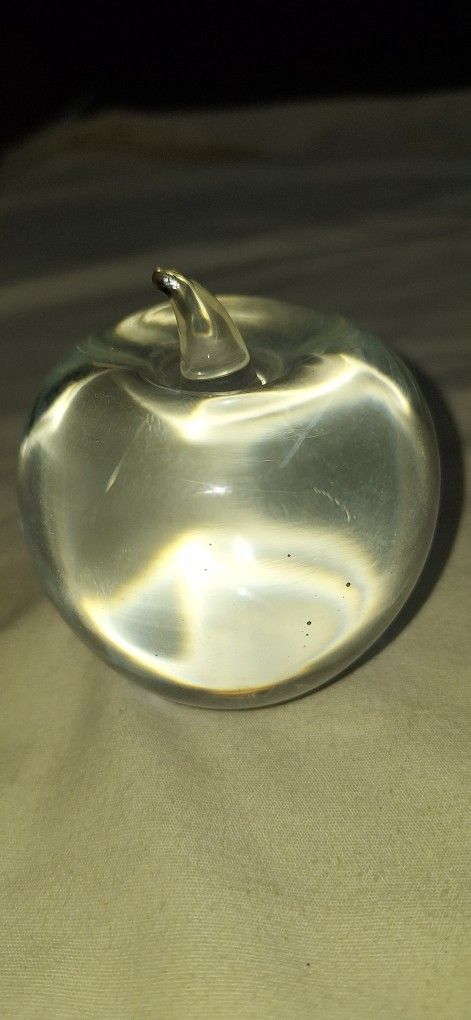 Vintage Clear Glass Apple Paperweight Made In Taiwan R.O.C. 2.5” Diameter L9V268