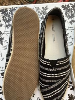 Women Size 10 Like New Toms Shoe