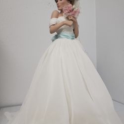 Vintage (1997) Ashton-Drake Porcelain Doll “Summer Dream” Bride 