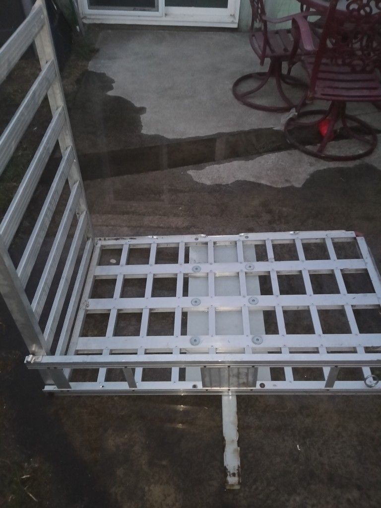 Aluminum Tow Hitch Carrier