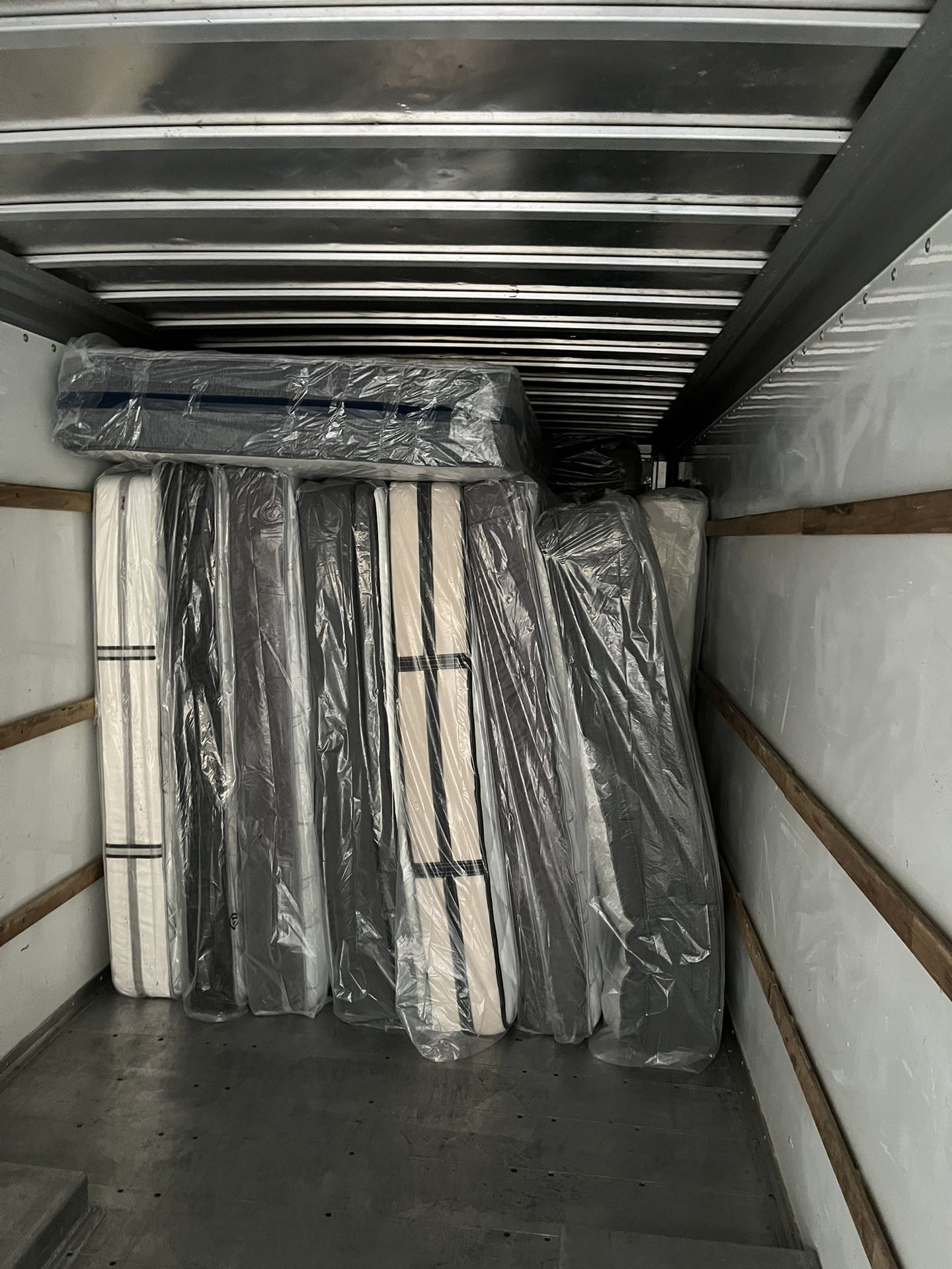 Mattress Clearout!! Going Fast! Financing Deals!