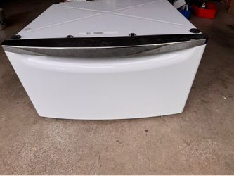 Washer or dryer pedestal with drawer