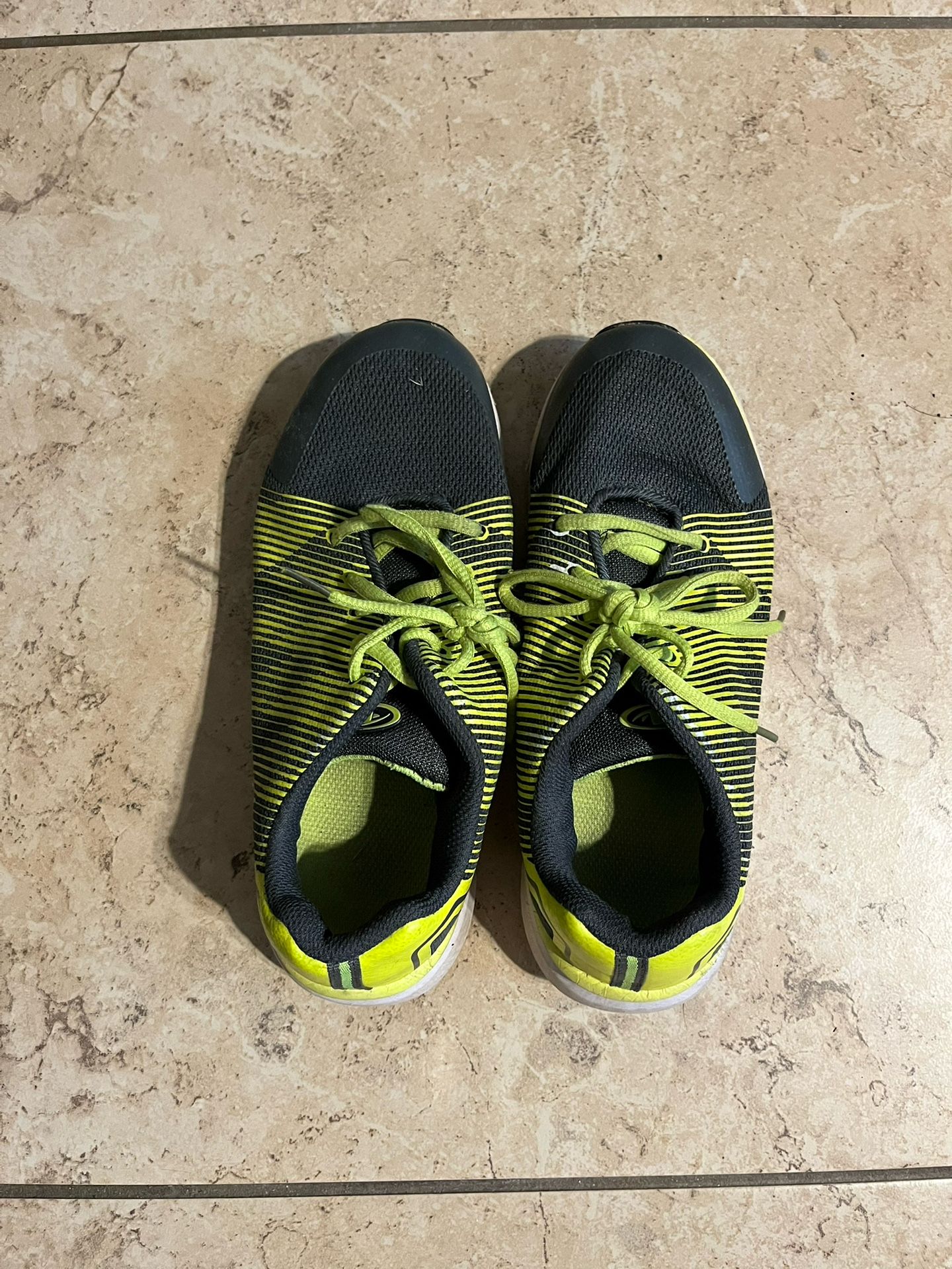 Boys Sneakers Size 5