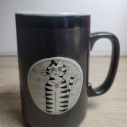 Vintage Cat Mug Gray Mod Cat Striped figure.nearly mint condition. see pics.