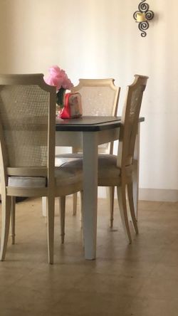 Farmhouse style kitchen table with 3 chairs solid wood top gray legs white n chairs r cream very cute