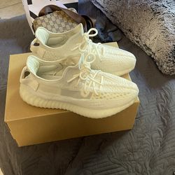 Yeezy 350 V2 Bone