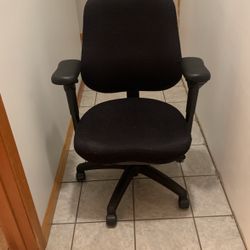 Office Chair With Multiple Ergonomic Features