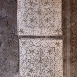 Different sets of throw decorative pillows