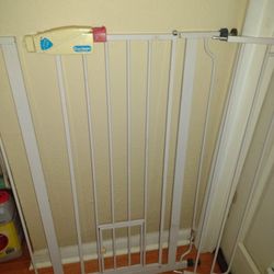 Pet/Child Gate With Extension