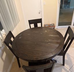 4’ Round adjustable Wood Table- comes with 18” extension leaf and 4 chairs