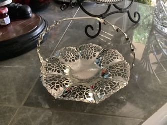 SILVERPLATED Round Dish w Handle