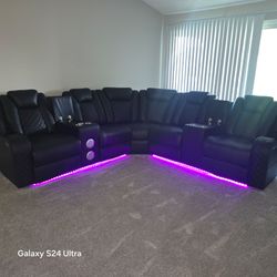 Leather Sectional w/2 end recliners