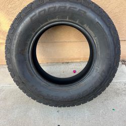 1 new cooper discoverer AT3 new  255/75/17 asking $125 