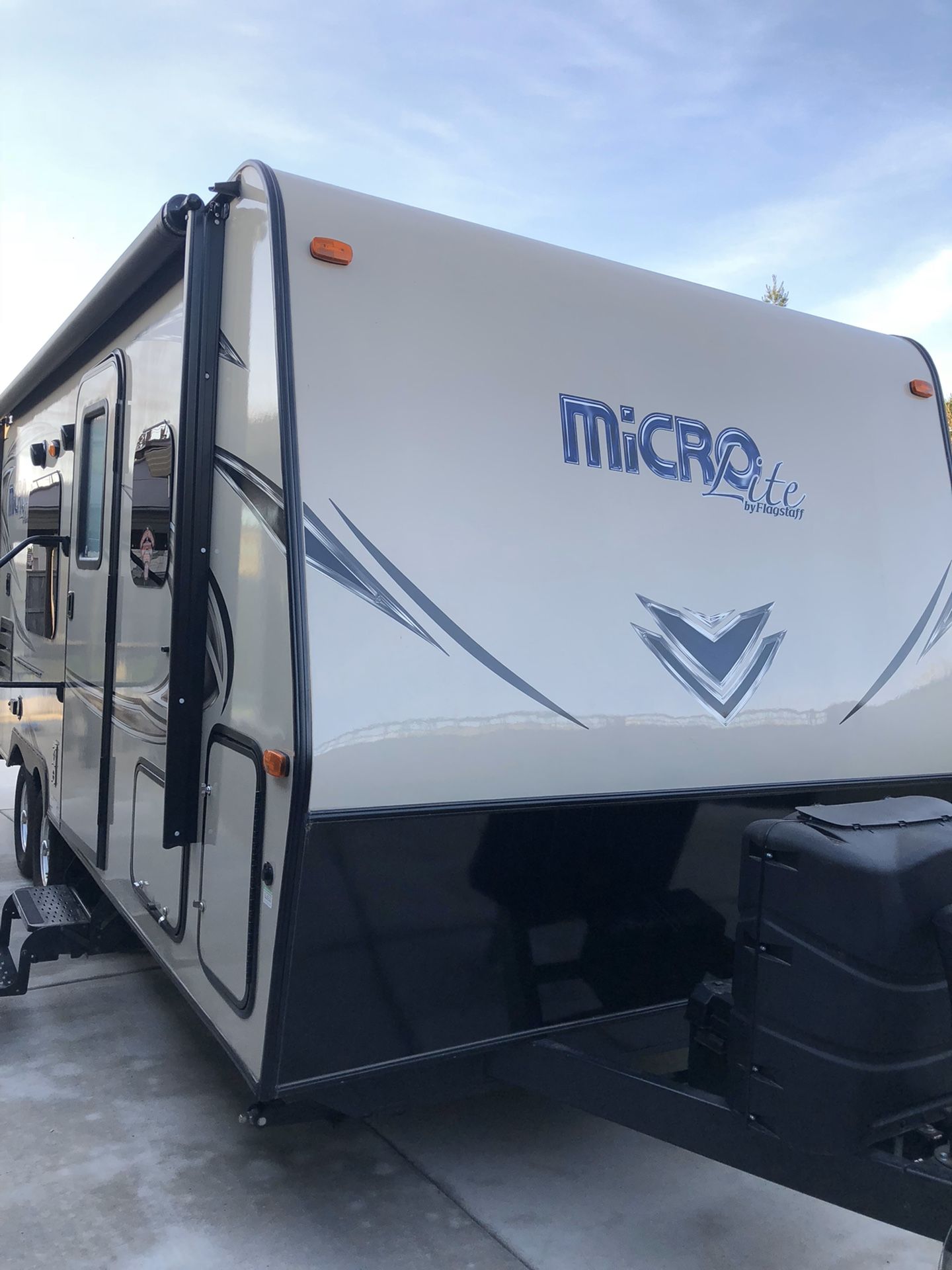 2018 Micro Lite by Flagstaff travel Trailer