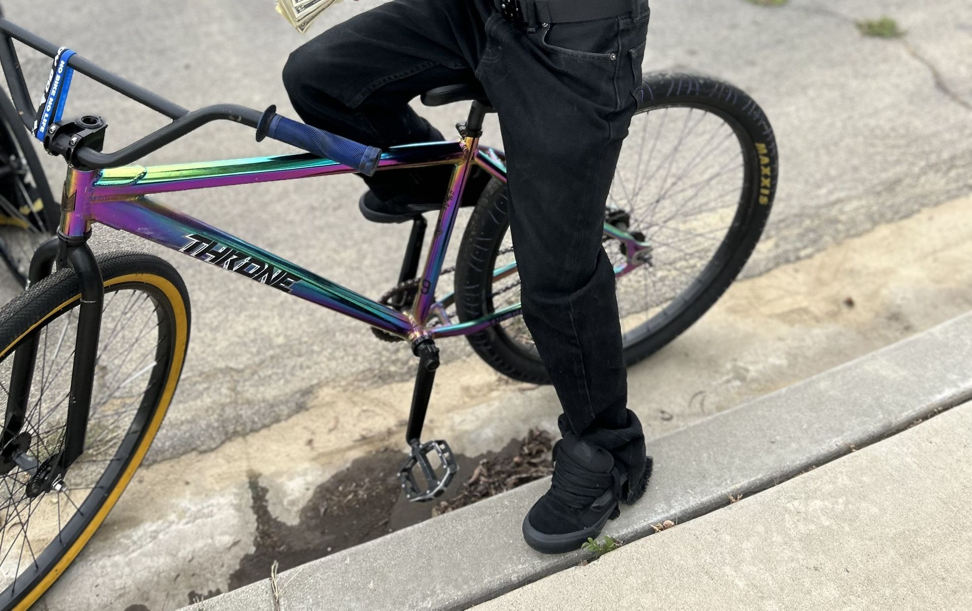 Oil Slick 29er Throne