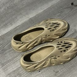 Tan Foam Runner Yeezy’s