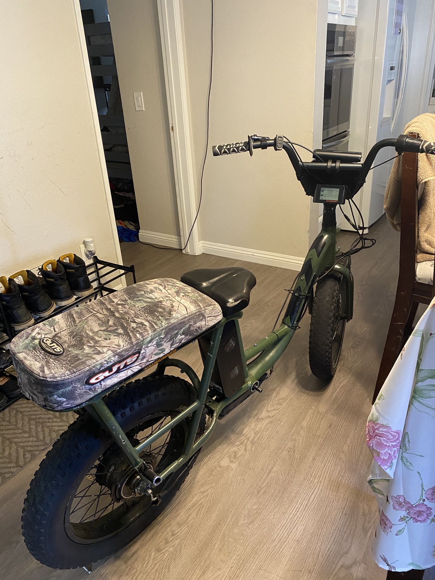 Rad Runner Modded Will Take Trades Or Cash